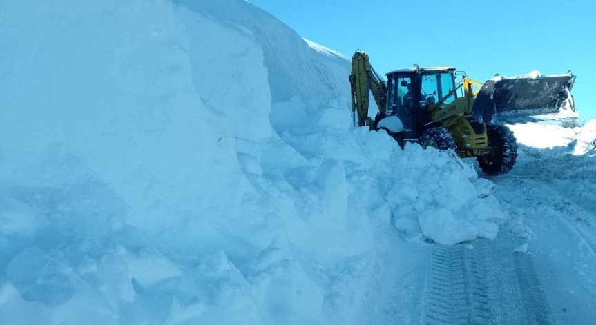 Специализираната техника започна работа в края на миналата седмица.