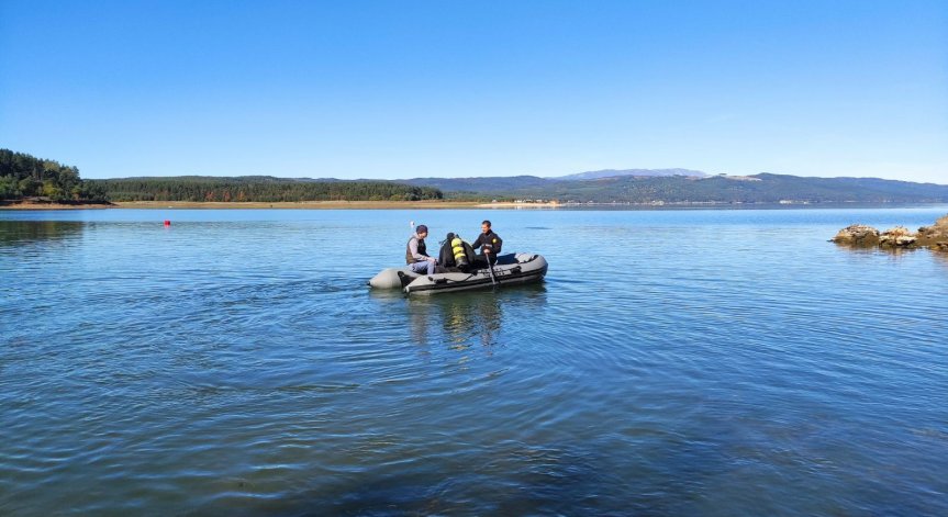 Сигналът е за замърсяване за замърсяване на река Искър, град Нови Искър.