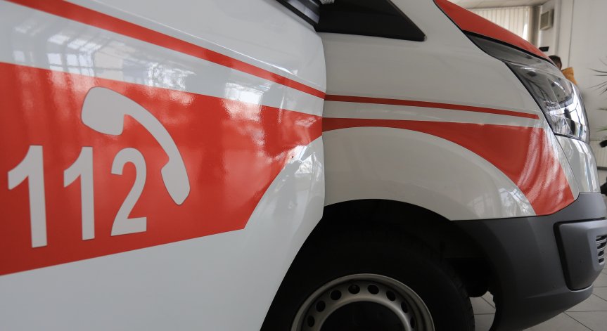 Мъж е с опасност за живота, блъснаха го на пешеходна пътека в Добрич