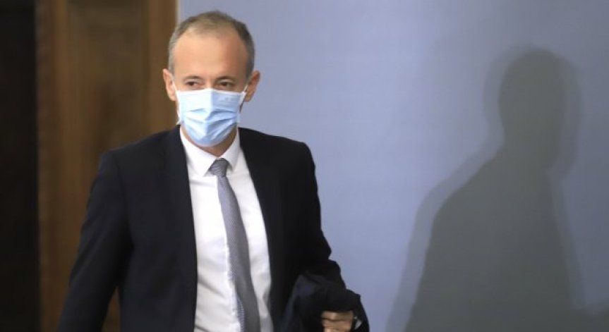 Красимир Вълчев се самоизолира заради контакт със заразен с Ковид-19