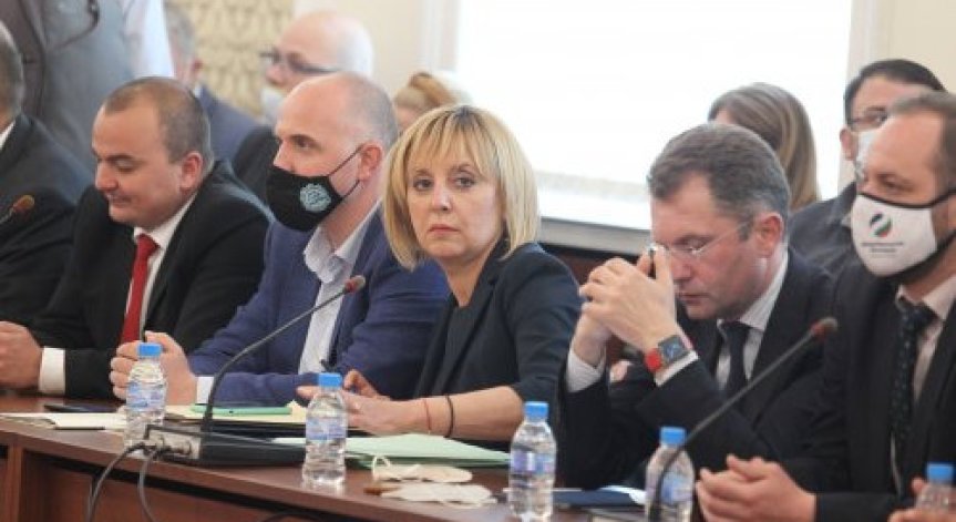 Манолова: Служебният кабинет има задача да разкрие истината за управлението на Борисов