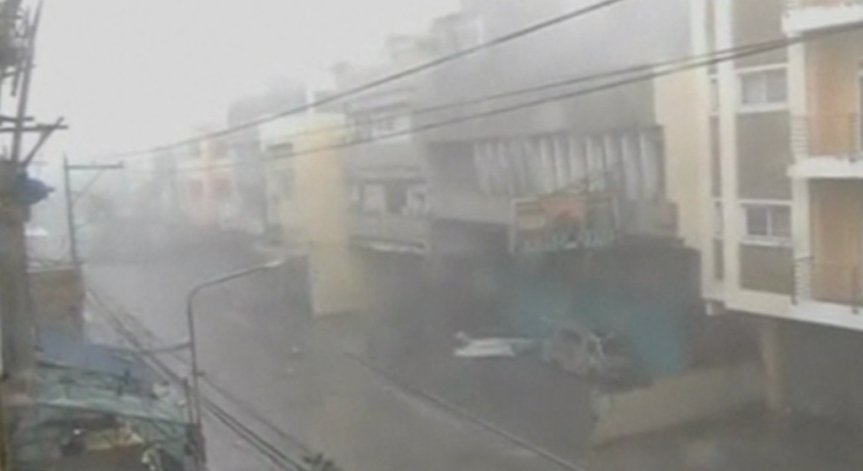 Мощен тайфун връхлетя Филипините