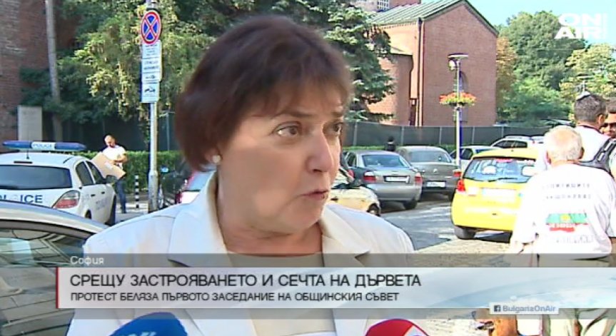 Десетки протестираха срещу сечта в Борисовата градина и застрояването