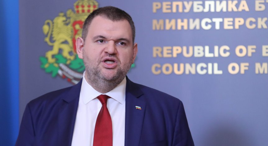 Пеевски: Радев да подаде оставка, а не да се крие зад имунитета си