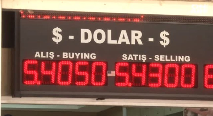 Турската лира се срина! Санкциите на САЩ не помагат...