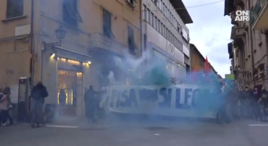 Протестиращи в Италия срещнаха отблизо полицейските палки