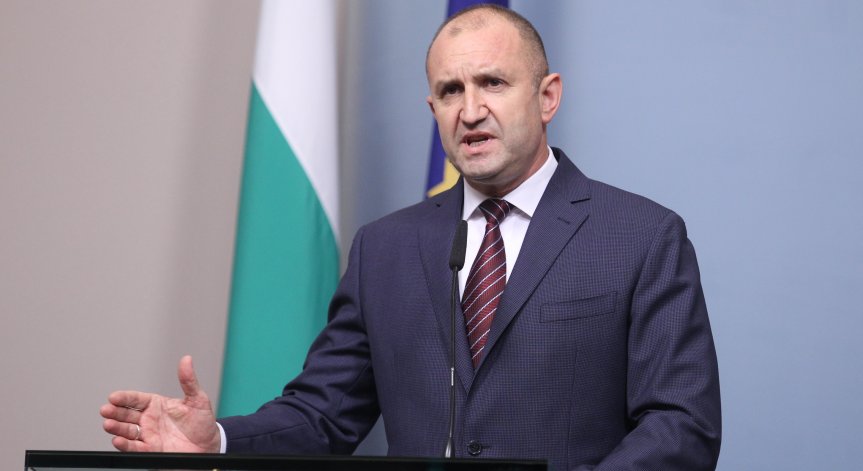 Радев сезира Конституционния съд заради промените в основния закон