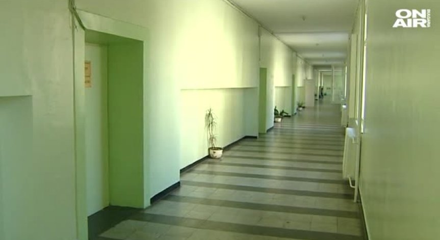Преподавателката, в чийто час ученици играха кючек, е отстранена от длъжност