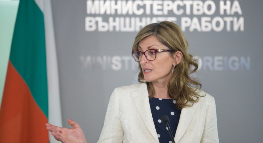 Вицепремиерът Захариева на посещение в Москва