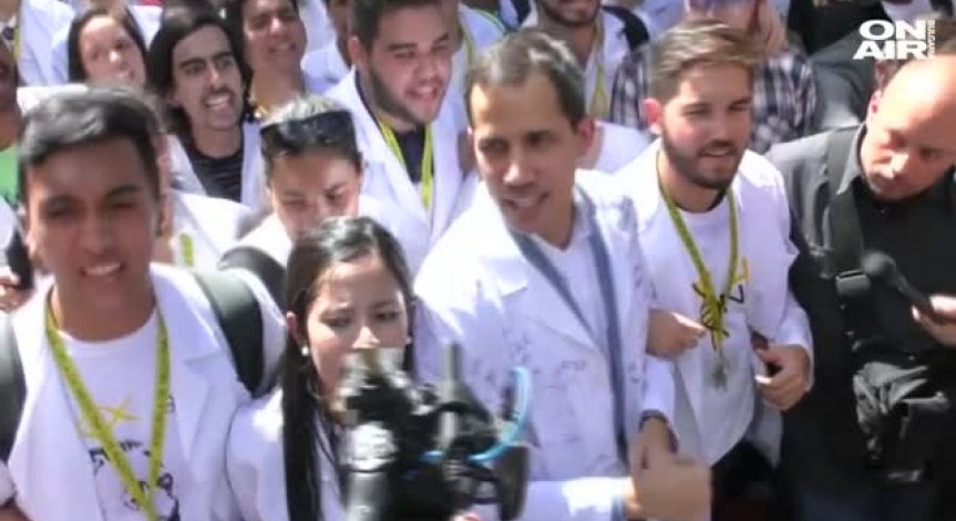 Спецчасти нахлуха в дома на самообявилия се за президент на Венецуела Гуайдо