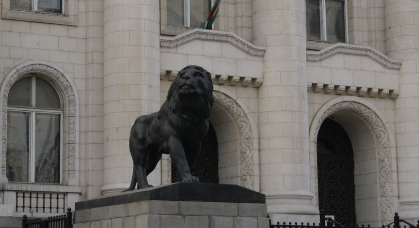 Магистратите раздават лепенки в знак на протест
