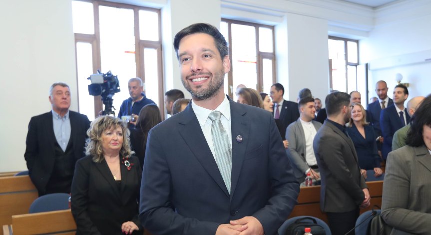 СОС не успя да избере председател - балотаж между Бонев и Тонова от БСП