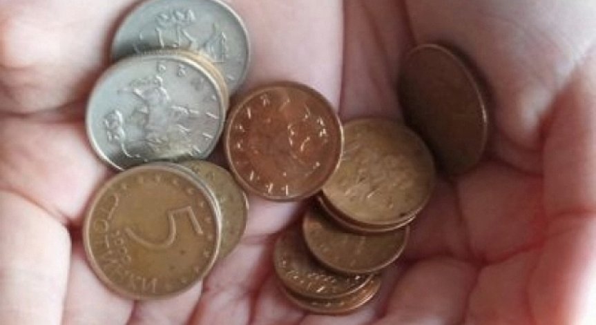 Безработен си. Почваш работа - пак си беден