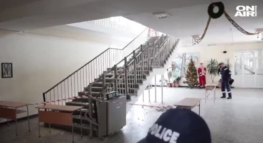 Забраниха на учениците в Кърджали да ползват стълбища при мероприятия