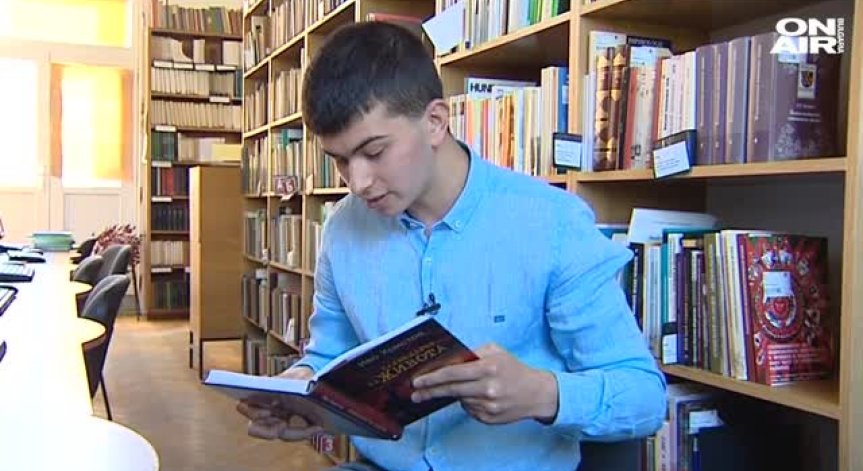 Момче с 4 мозъчни операции пише книги, вдъхновени от живота му