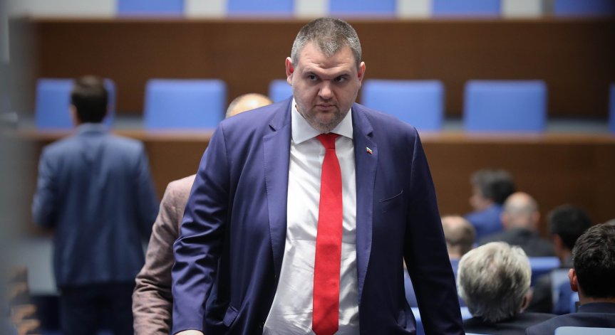 Пеевски: Време е за редовно правителство, Радев иска да предаде България на Путин