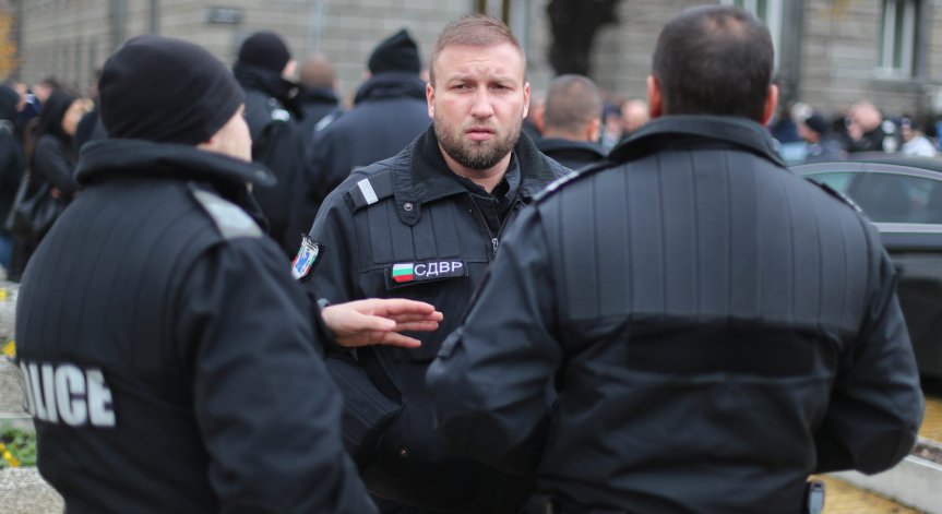 СДВР иззе почти 200 грама наркотици при спецоперация около училища в София