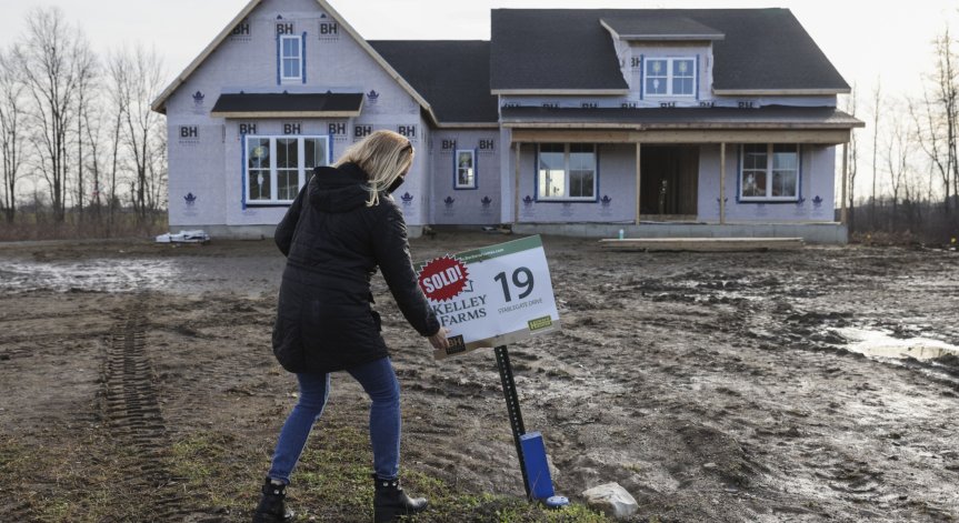 Милиони американци не си плащат наемите и кредитите