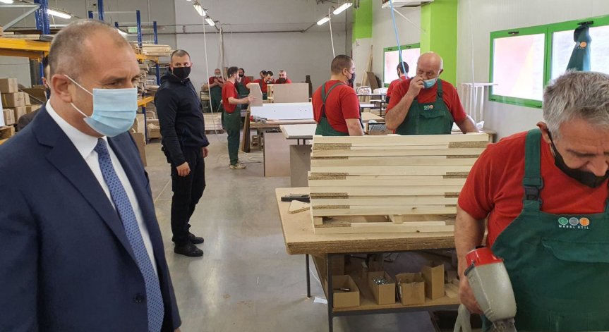 Радев: Необходима е адекватна политика спрямо малкия и среден бизнес