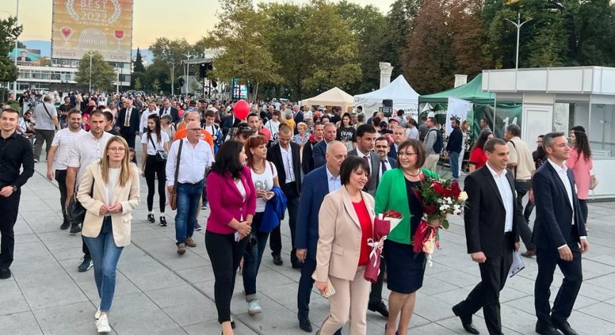 Нинова: Ние бяхме стабилните и защитата на бедните, на пенсионерите и на младите