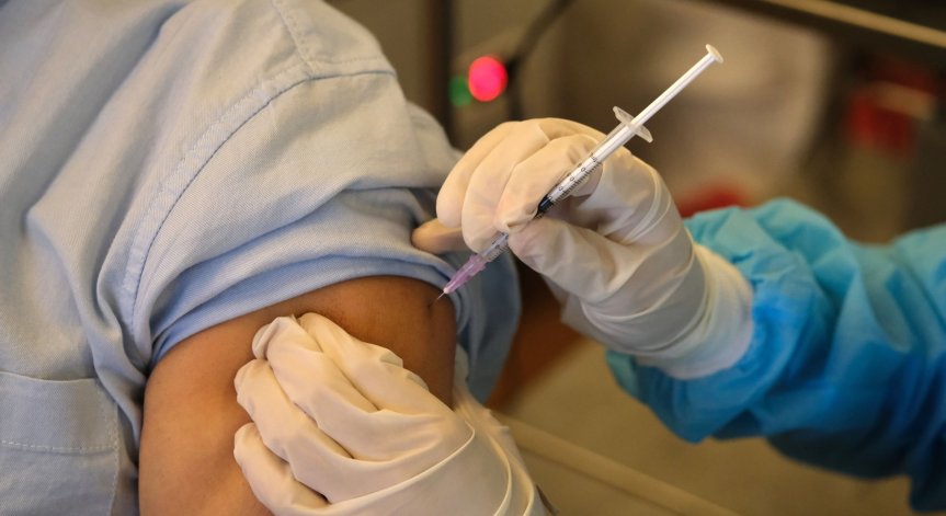 Турски имам забрани ваксините срещу Ковид-19, уволниха го