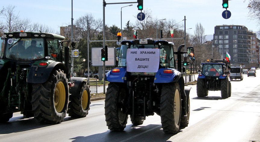 Властта преговаря с протестиращите земеделци в МС, блокадите продължават