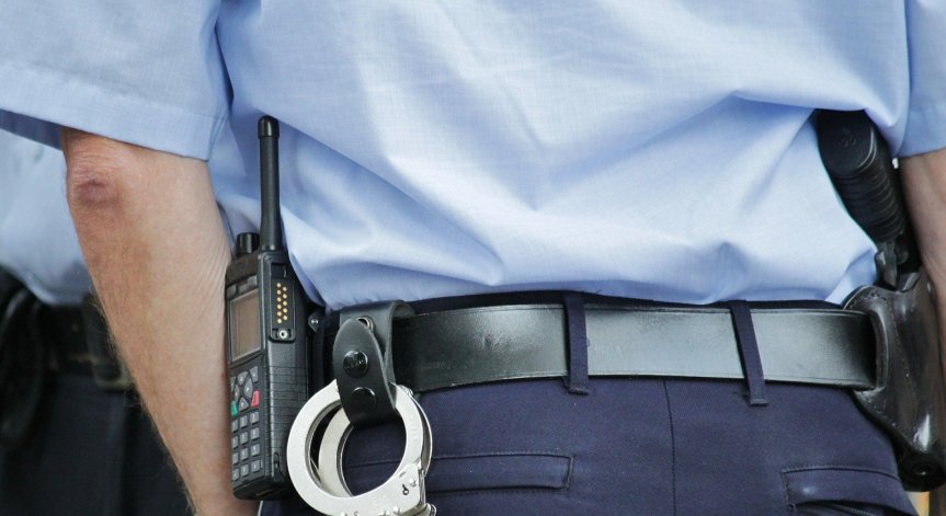 Мъж открадна чанта с пари и лични документи в София, задържаха го за 72 ч.