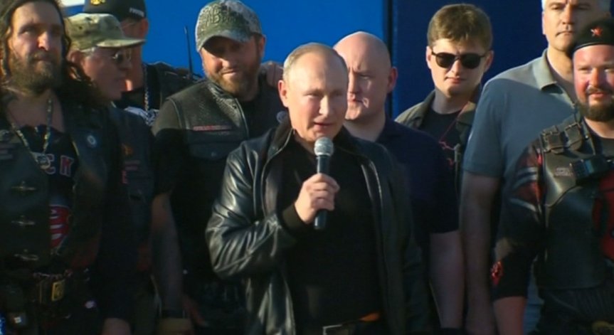 Путин на рокерско шоу на ''Нощните вълци'' 