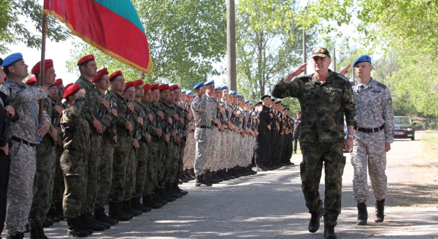 Адм. Ефтимов: Горд съм от уменията на военнослужещите, трябва да запазим хората в униформа