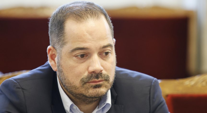 Остър коментар от Калин Стоянов.