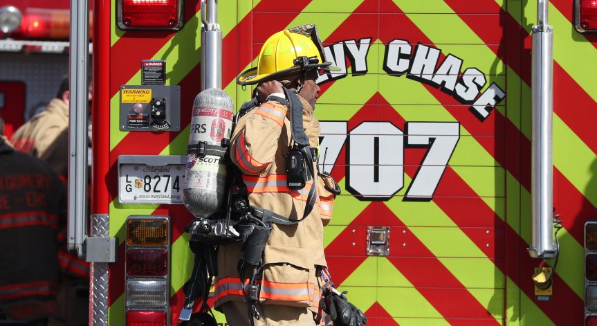 Пожарникар загина, 9 други са ранени при взрив на къща в Стърлинг