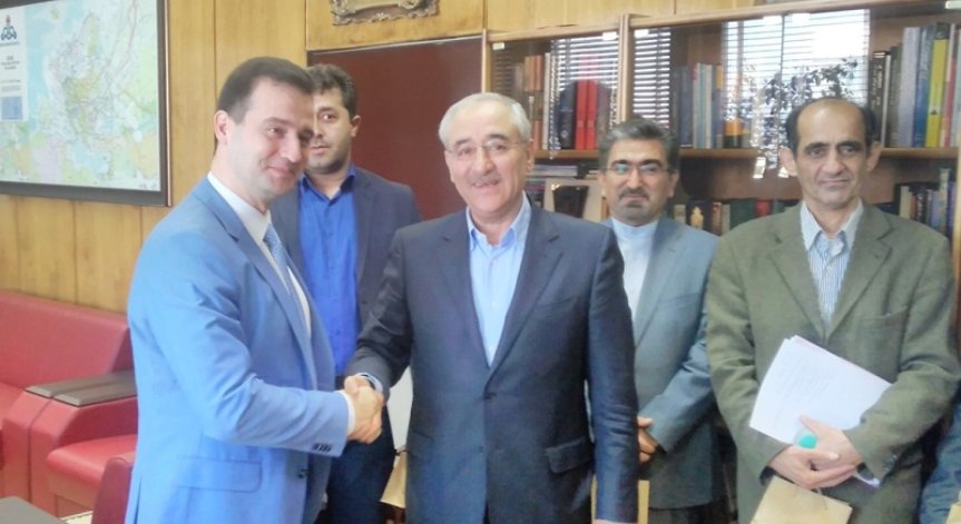 Обсъждат Иран да доставя природен газ за България