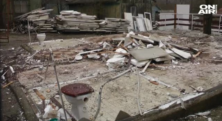 Събарят бунгала на апетитни терени по Южното Черноморие