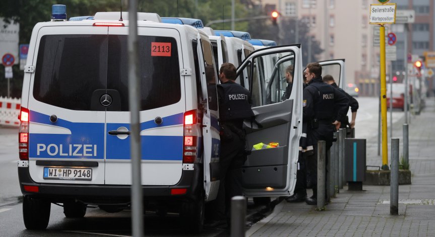 Масивна акция срещу мрежа за фалшиви документи в Германия