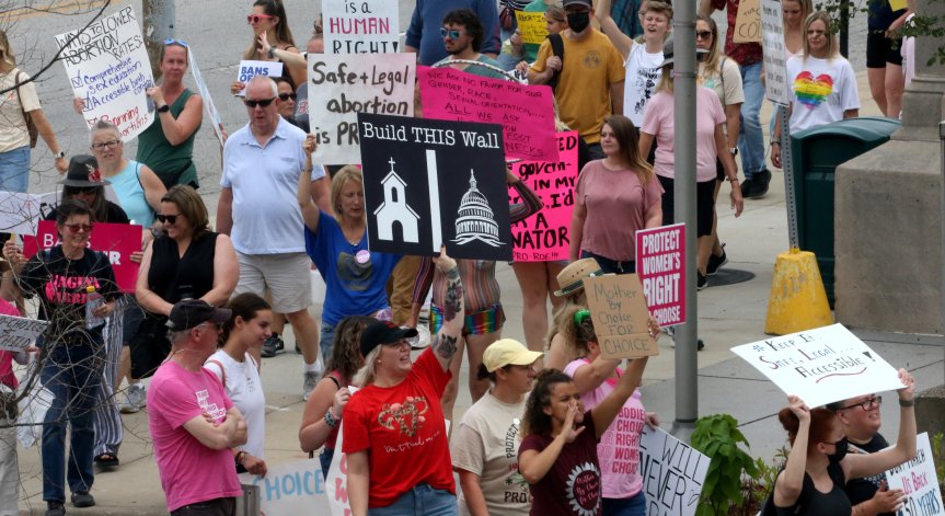 Хората в Канзас гласуваха: Правото на аборт е легално в щата