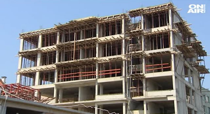 Природата, човешката грешка или… Кой е виновен за загиналия строителен работник?