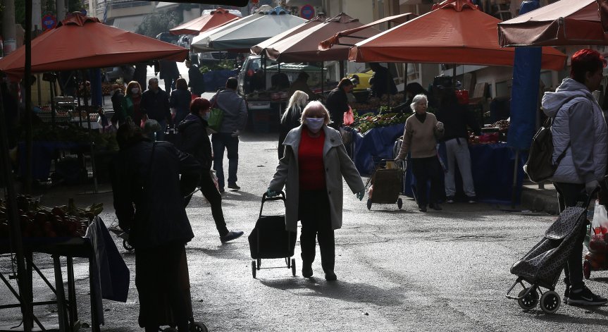 Цените падат: Супермаркетите в Гърция с етикети със специални намаления за храни