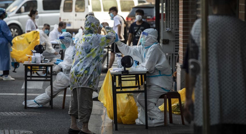 Жителите на Китай в локдаун заради високия брой нови случаи на коронавирус