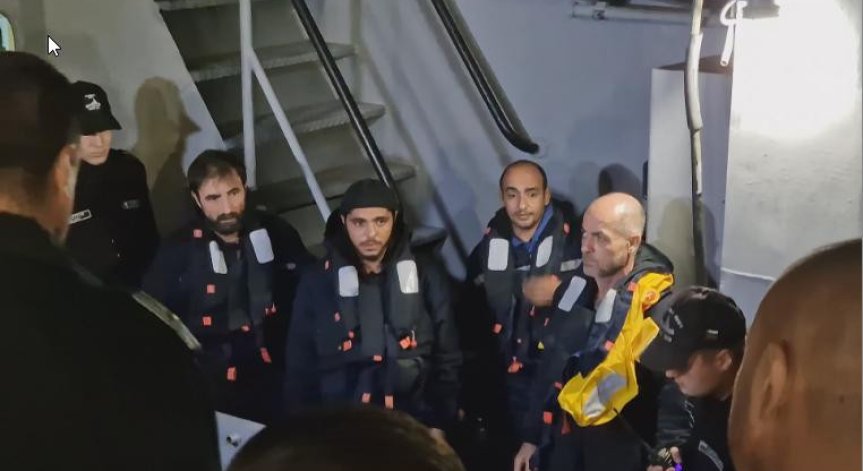 Четирима моряци от HS Dignity са на брега във Варна