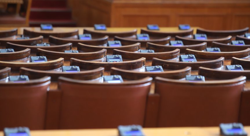 Слави Трифонов може да управлява сам, само при кворум на ръба