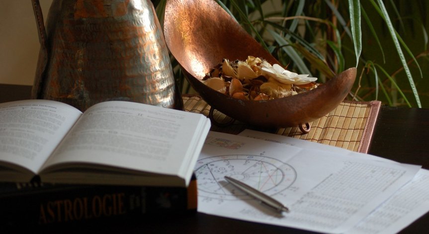 Хороскоп за 22 октомври: Водолеите да внимават с парите си, успехи за Девите