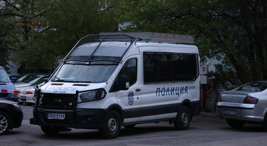 Откриха два пистолета в дома на барикадиралия се в 