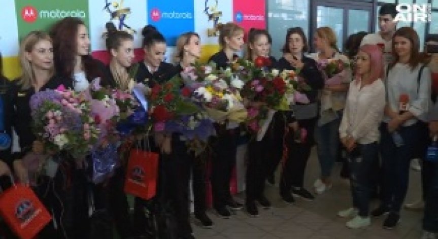 Грациите по художествена гимнастика кацнаха на родна земя