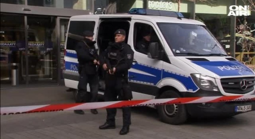Задържаха трима терористи, готвели атентат на мола в Есен 