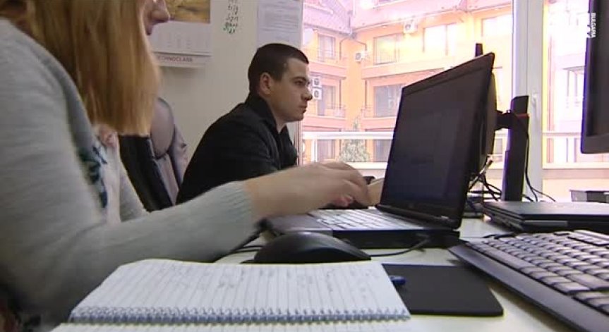 Български програмист създаде приложение, което предпазва очите