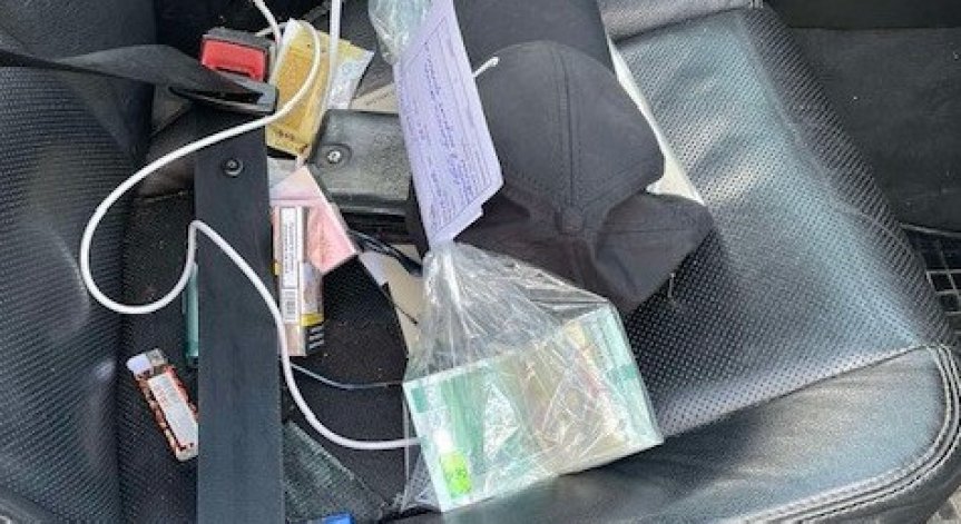 Мъж хвърли през терасата 36 000 лв., хванаха ало измамници на 20 и 21 г.