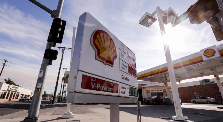 Shell спира да купува петрол от Русия, затваря всички бензиностанции в страната