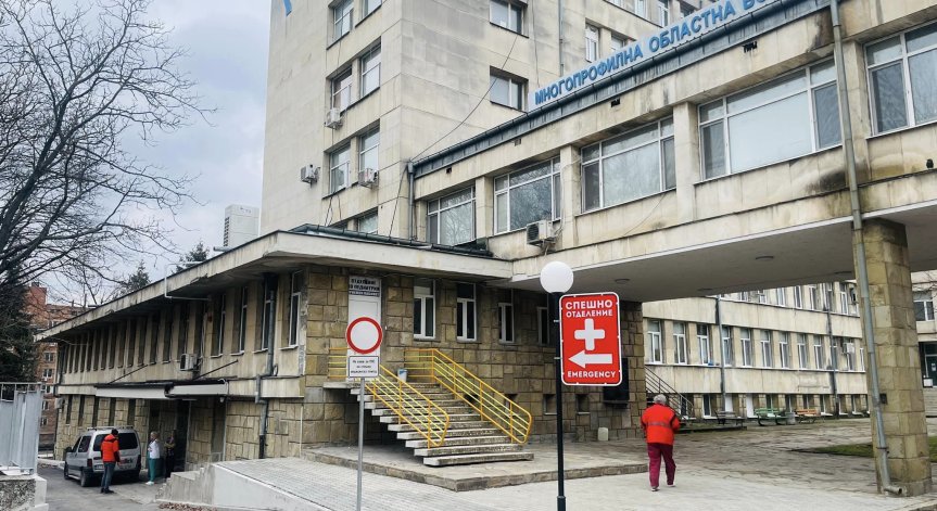 Болницата във Велико Търново за починалото дете: Бащата и бабата отказаха престой