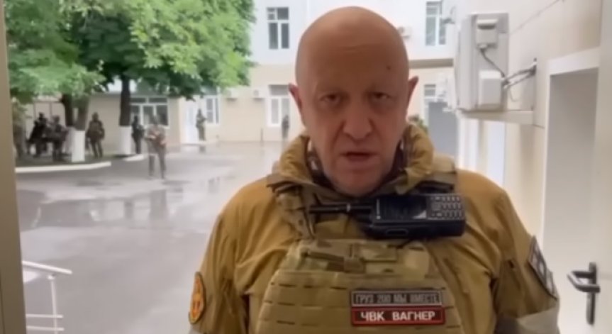 Златни кюлчета, бял прах, оръжие: Какво иззеха при обиска на офиса на Пригожин?