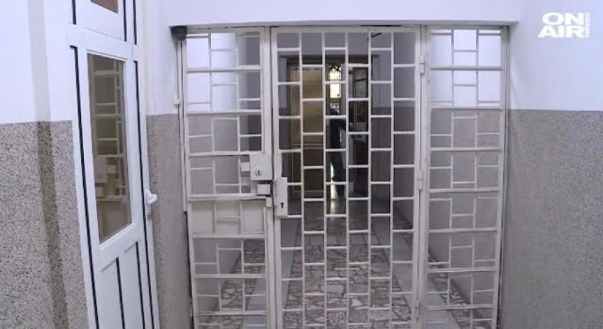 Арестуваха и уволниха трима надзиратели от Варненския затвор